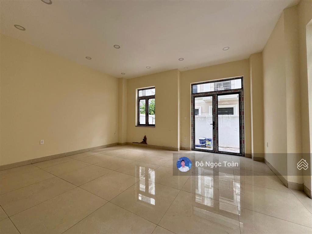 Cho thuê biệt thự hoàn thiện 200m² tại vinhomes q9. giá chỉ 35tr/tháng