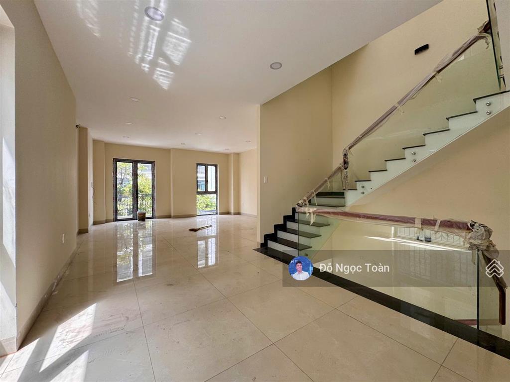Cho thuê biệt thự hoàn thiện 200m² tại vinhomes q9. giá chỉ 35tr/tháng
