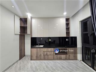 Cho thuê biệt thự 200m2, có đầy đủ thang máy, máy lạnh, bếp, ngăn phòng... tại vinhomes q9
