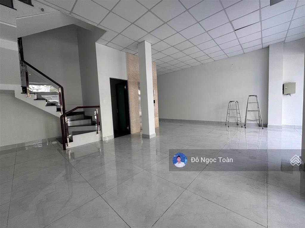 Cho thuê nhà phố 144m2 5 tầng tại vinhomes grand park  giá 40tr/tháng.