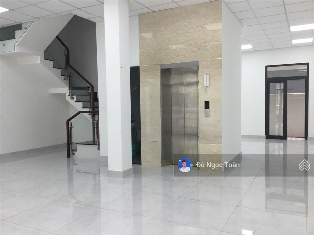 Cho thuê nhà phố 144m2 5 tầng tại vinhomes grand park  giá 40tr/tháng.