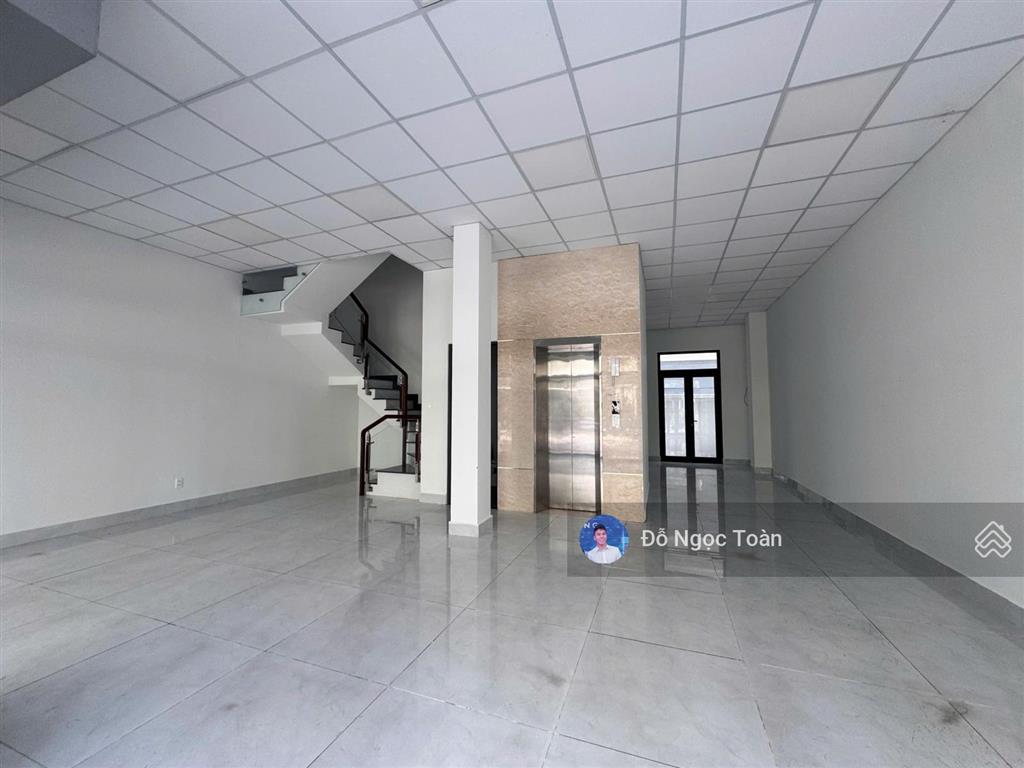 Cho thuê nhà phố 144m2 5 tầng tại vinhomes grand park  giá 40tr/tháng.