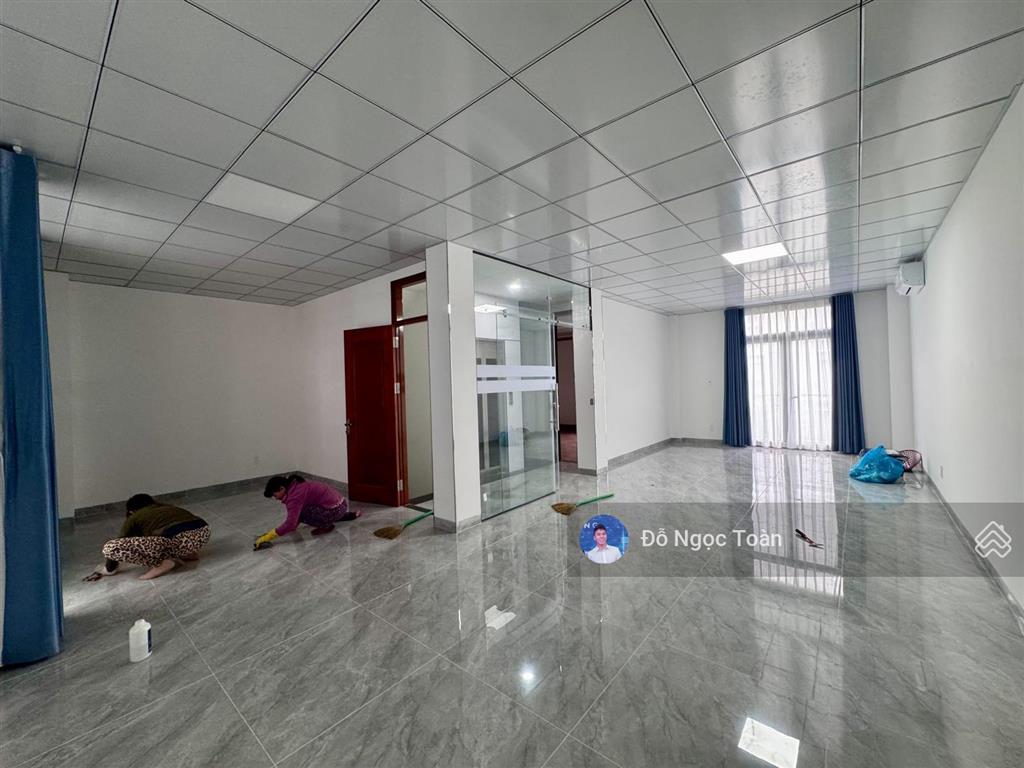 Cho thuê nhà phố 144m2 5 tầng tại vinhomes grand park  giá 40tr/tháng.