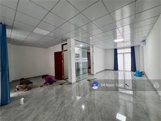 Cho thuê nhà phố 144m2 5 tầng tại vinhomes grand park  giá 40tr/tháng.