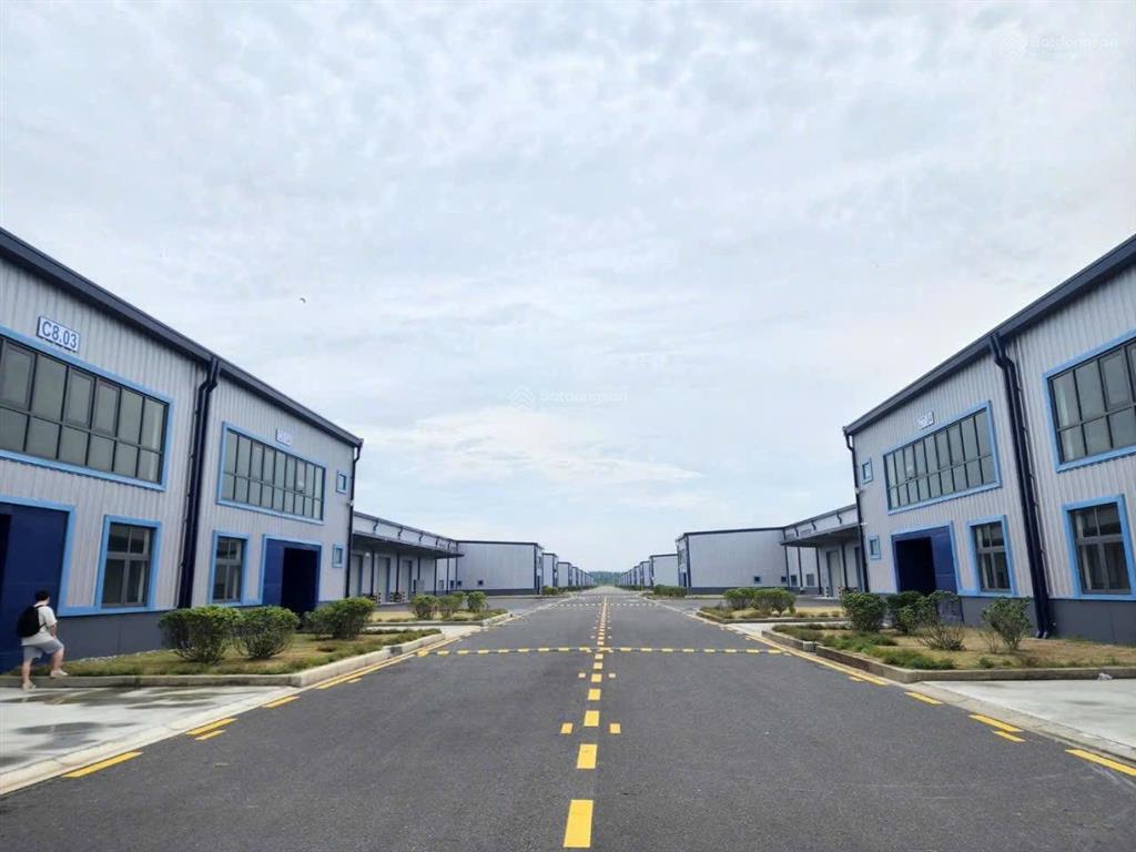Xưởng trong kcn bàu bàng bàn giao ngay. dt 10000m2, có văn phòng hỗ trợ doanh nghiệp nước ngoài