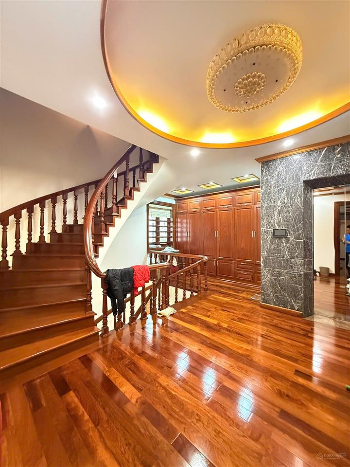 Căn biệt thự siêu phẩm lô góc lê hồng phong cần cho thuê giá tốt