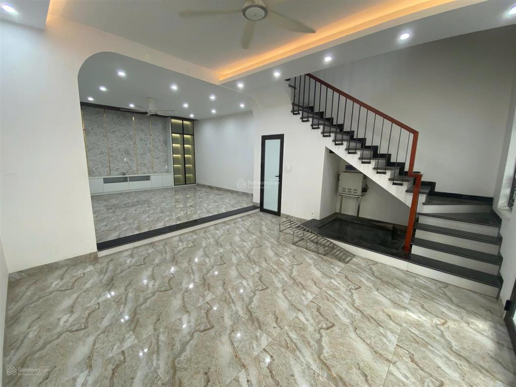 Cho thuê nhà riêng siêu đẹp khu tái định cư chợ hoa quả ngay gần vin imperia
