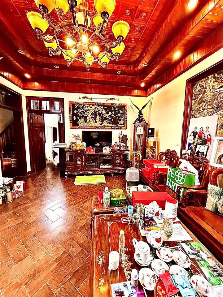 Bán nhà phân lô quân đội dt105m2  mt5m  5 tầng phố lê trọng tấn  giá 360tr/m2. ô tô, phân lô kd.