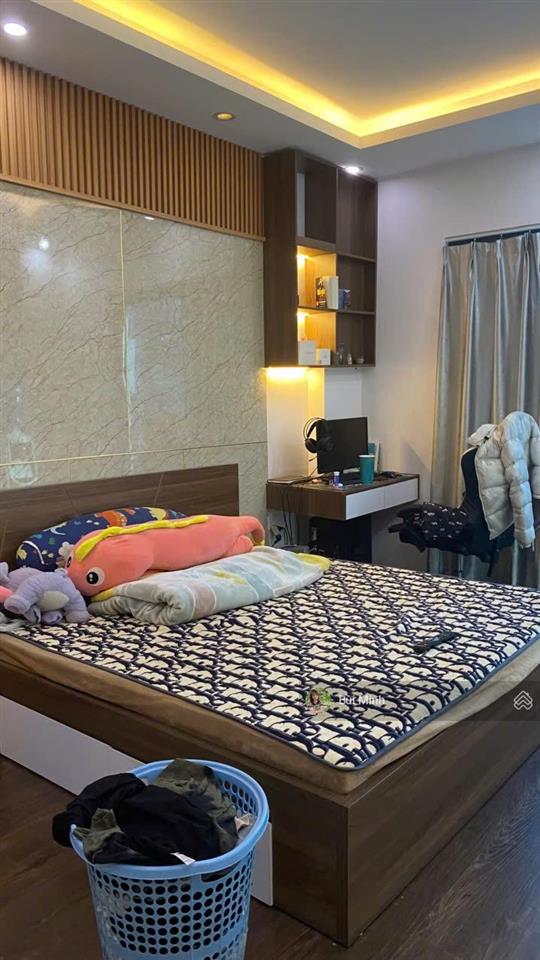 Bán nhà phố ngọc thuỵ gara ô tô ngõ thông gần công viên 40m 6 tầng thang máy giá hơn 12 đồng