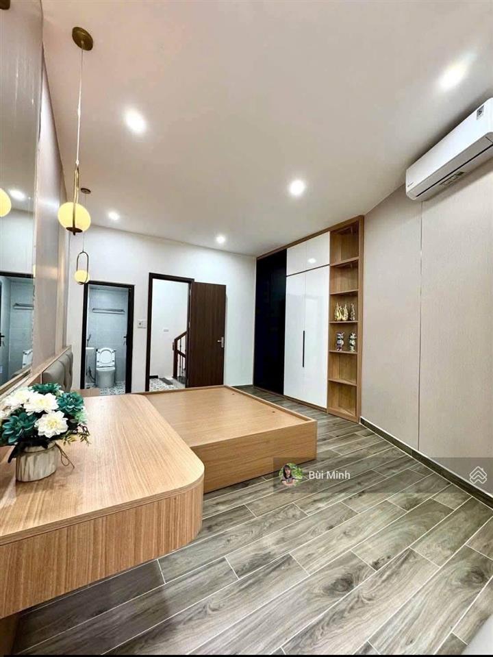 Cho thuê nhà mới nguyên căn phố ngọc lâm full đồ 3 ngủ