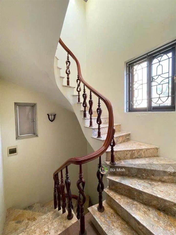 Cho thuê nhà nguyên căn full đồ nguyễn sơn ô tô đỗ cửa