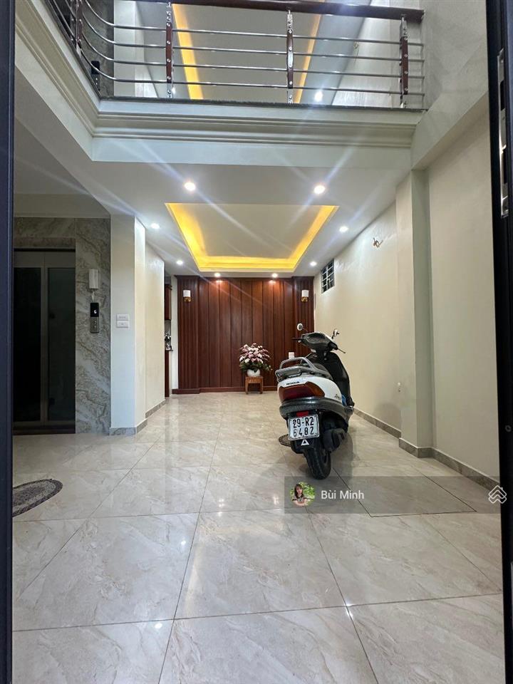 Cho thuê nhà nguyên xăn 6 tầng thang máy gần aeon mail long biên