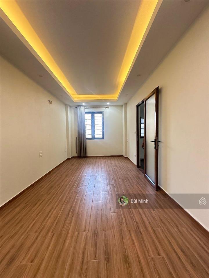 Cho thuê nhà nguyên xăn 6 tầng thang máy gần aeon mail long biên