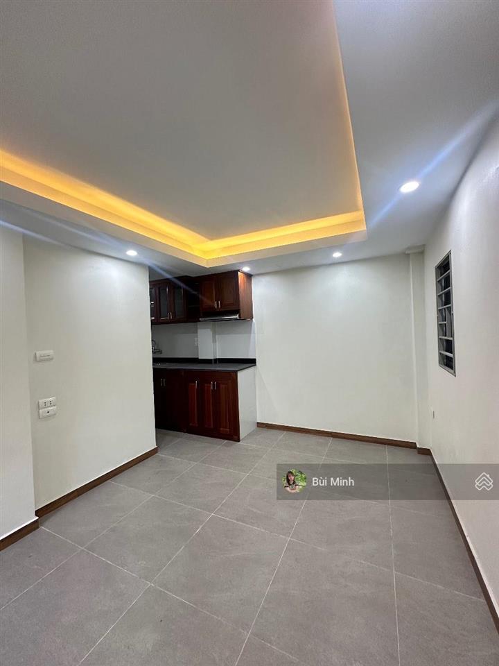 Cho thuê nhà nguyên xăn 6 tầng thang máy gần aeon mail long biên