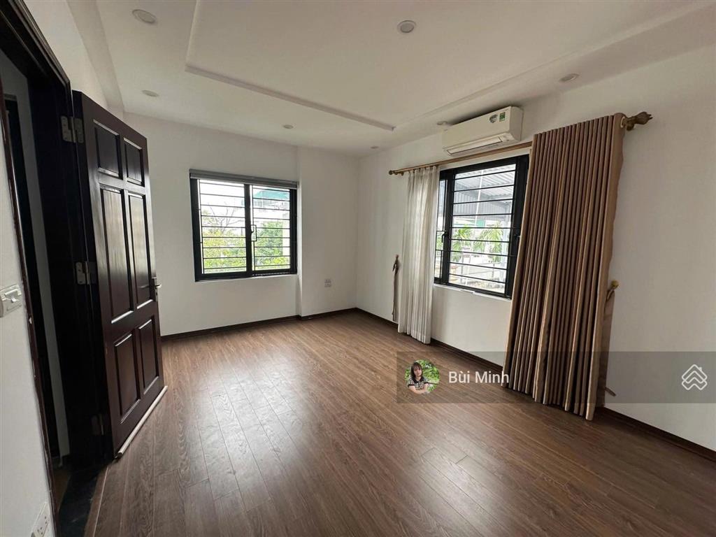 Cho thuê nhà nguyên căn 5 tầng 3 ngủ tại đường phố trạm, long biên