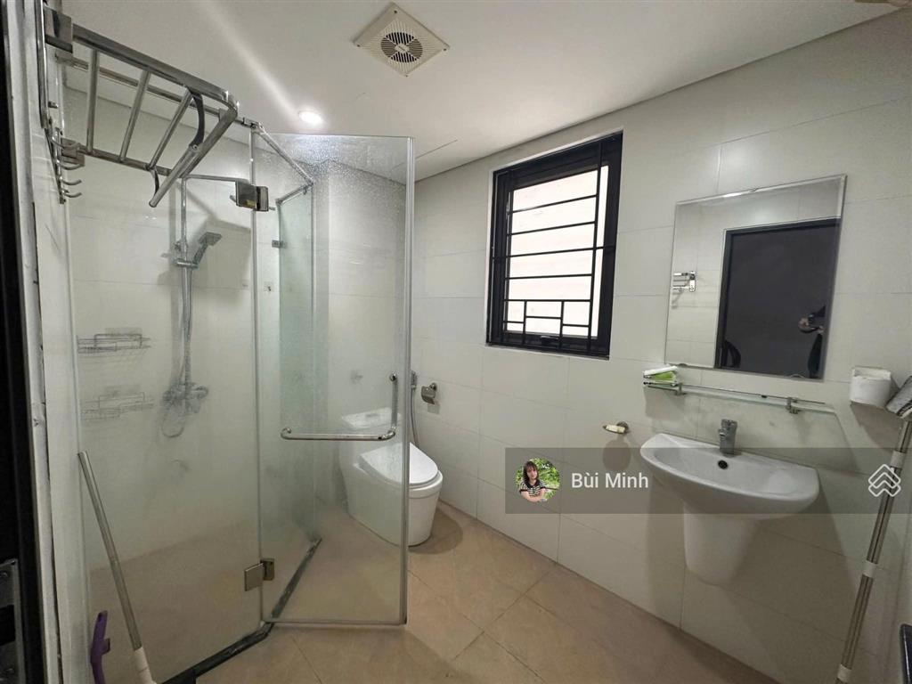 Cho thuê nhà nguyên căn 5 tầng 3 ngủ tại đường phố trạm, long biên