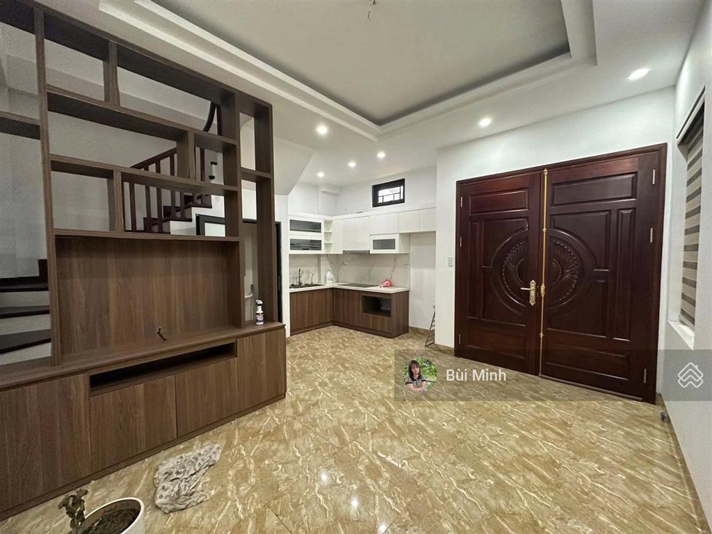 Cho thuê nhà nguyên căn 5 tầng 3 ngủ tại đường phố trạm, long biên