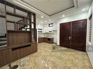 Cho thuê nhà nguyên căn 5 tầng 3 ngủ tại đường phố trạm, long biên