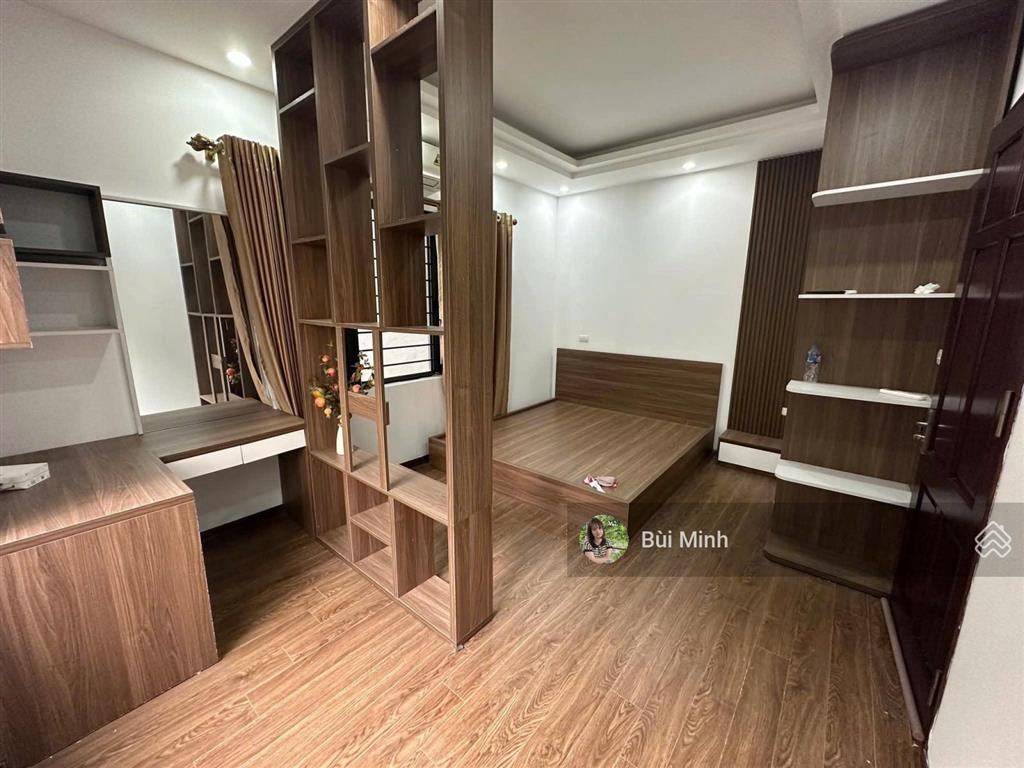 Cho thuê nhà nguyên căn 5 tầng 3 ngủ tại đường phố trạm, long biên