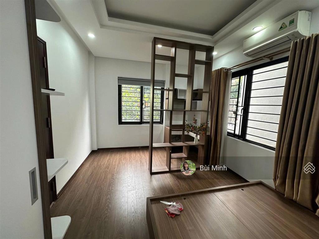 Cho thuê nhà nguyên căn 5 tầng 3 ngủ tại đường phố trạm, long biên
