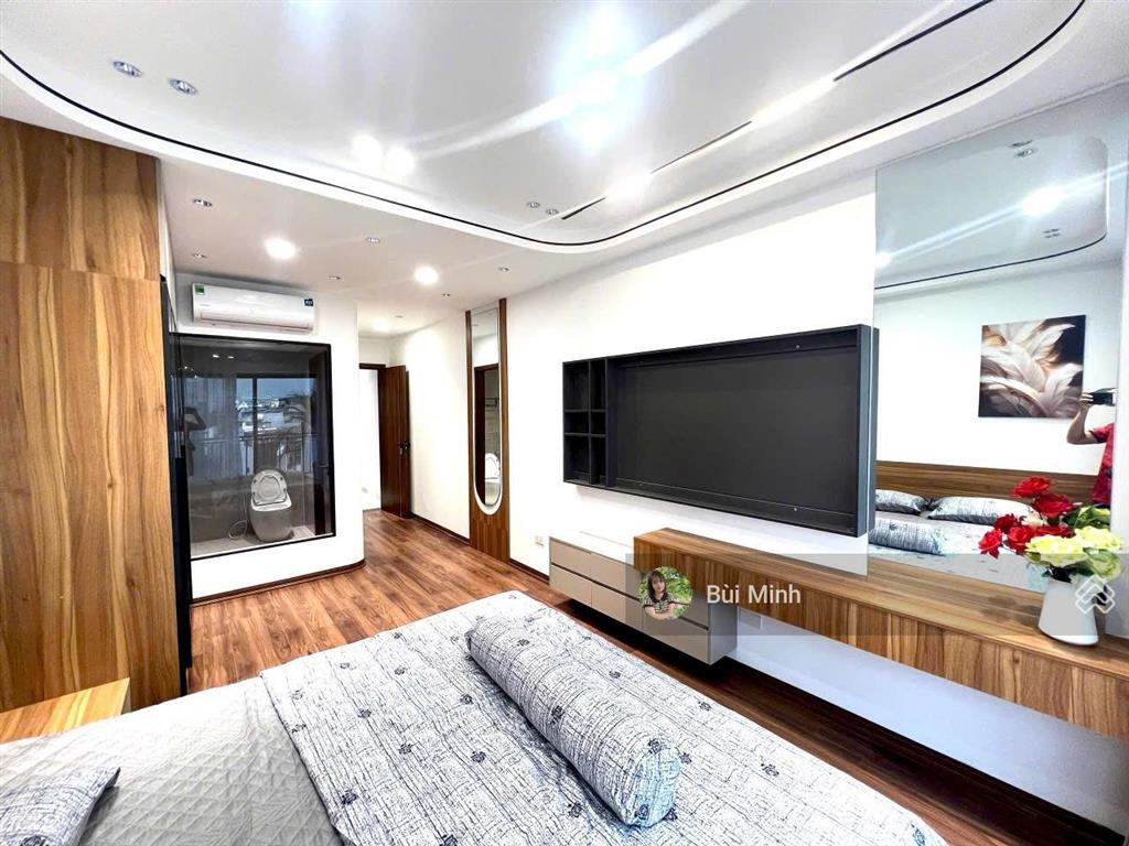 Bán nhà hoa lâm long biên 8 tầng thang máy full nội thất