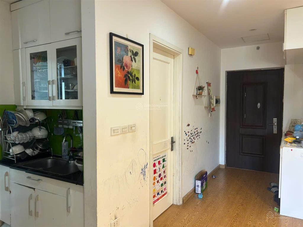 Bán căn hộ 90.2 m2, 3 pn, 2 wc, tầng cao hướng view thoáng mặt ngoài đường đôi, sổ đỏ chính chủ