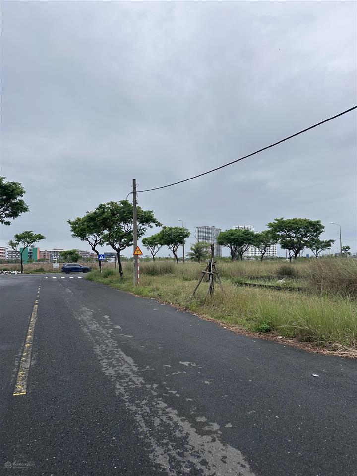 Cần bán đường 5m5 khu tân trà. gần biển và gần sông cổ cò giá 4,25 tỷ dt 100m hướng nam mát mẻ