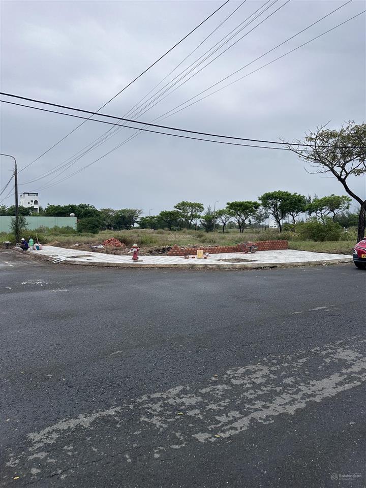 Cần bán đường 5m5 khu tân trà. gần biển và gần sông cổ cò giá 4,25 tỷ dt 100m hướng nam mát mẻ