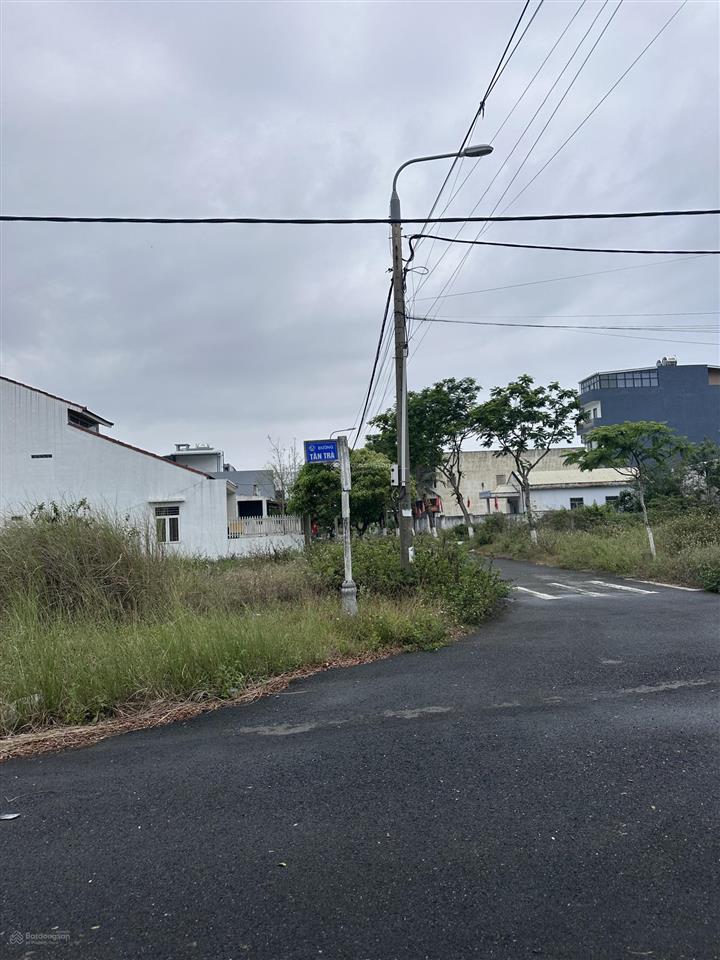 Cần bán đường 5m5 khu tân trà. gần biển và gần sông cổ cò giá 4,25 tỷ dt 100m hướng nam mát mẻ