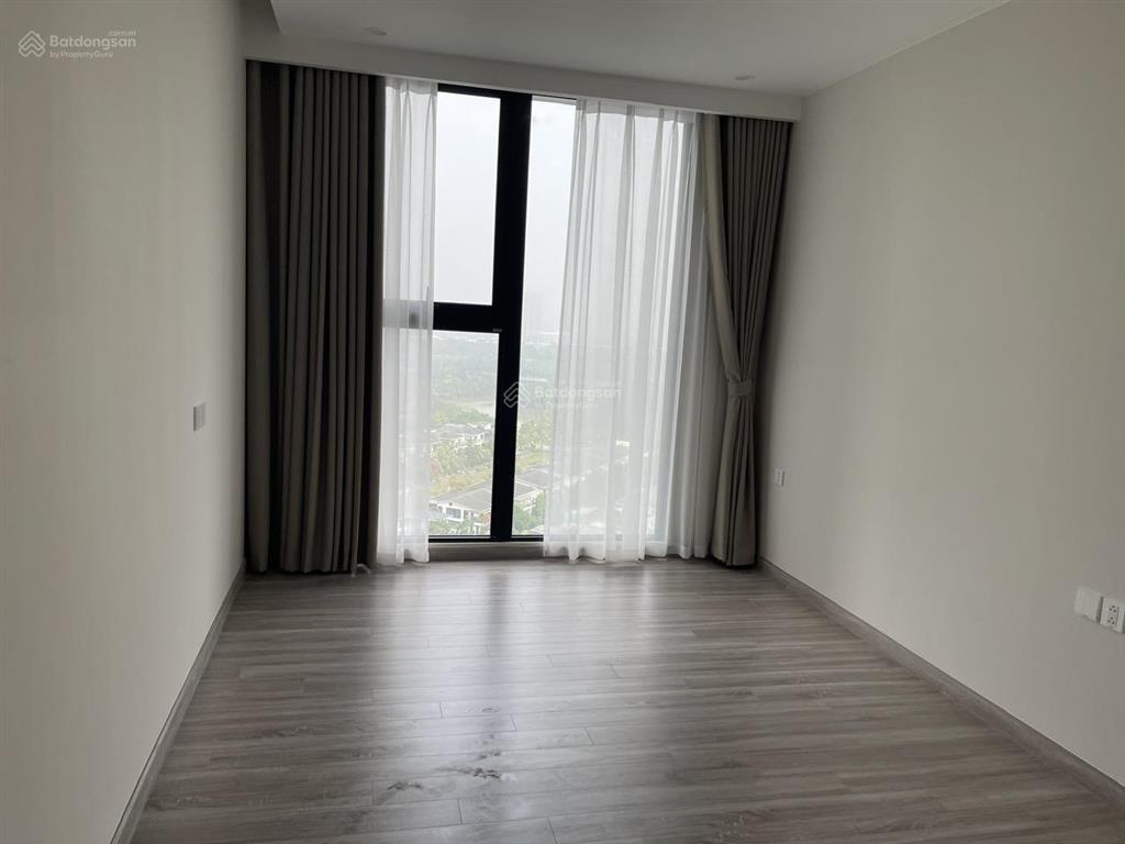 Cần bán căn 2ng  2vs (dt 77m2). toà sf2. nhà có bếp rèm. giá bán 6.3 tỷ bp. a/c  0964 109 ***