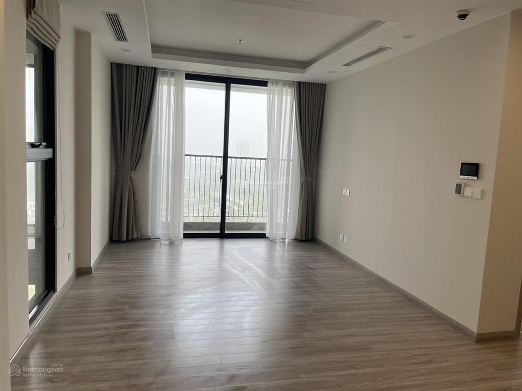 Cần bán căn 2ng  2vs (dt 77m2). toà sf2. nhà có bếp rèm. giá bán 6.3 tỷ bp. a/c  0964 109 ***