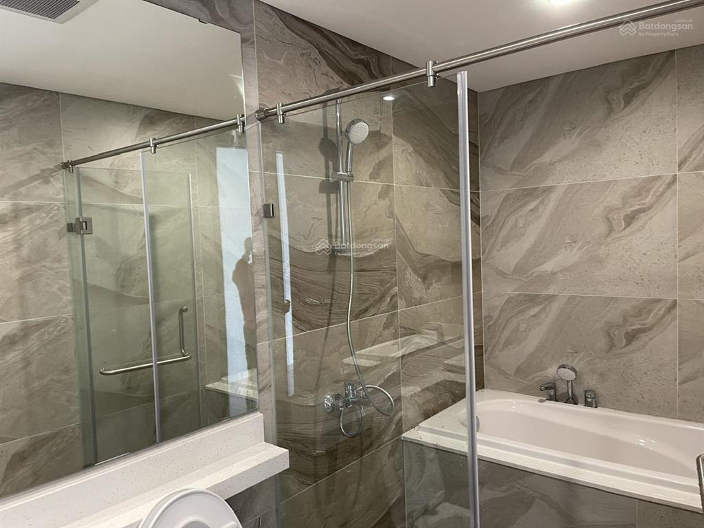 Cần bán căn 2ng  2vs (dt 77m2). toà sf2. nhà có bếp rèm. giá bán 6.3 tỷ bp. a/c  0964 109 ***