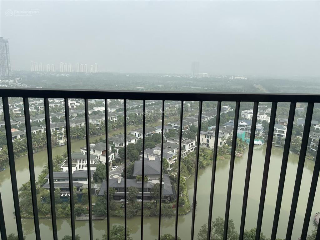 Cần bán căn 2ng  2vs (dt 77m2). toà sf2. nhà có bếp rèm. giá bán 6.3 tỷ bp. a/c  0964 109 ***