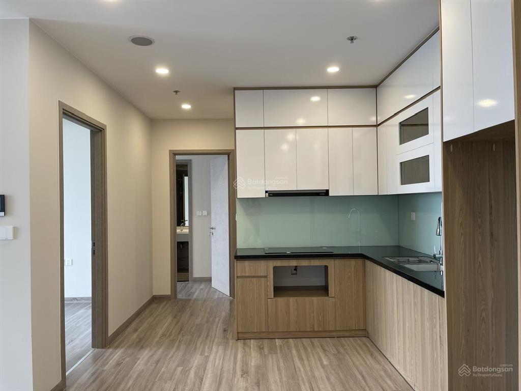 Cần bán căn 2ng  2vs (dt 77m2). toà sf2. nhà có bếp rèm. giá bán 6.3 tỷ bp. a/c  0964 109 ***