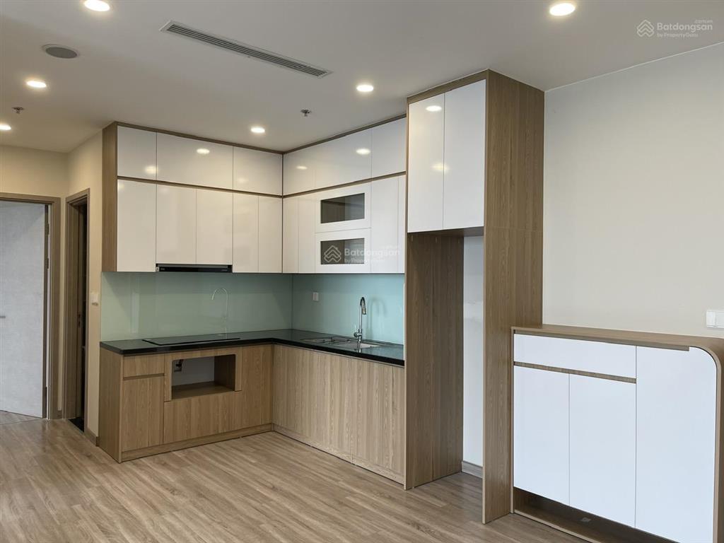 Cần bán căn 2ng  2vs (dt 77m2). toà sf2. nhà có bếp rèm. giá bán 6.3 tỷ bp. a/c  0964 109 ***