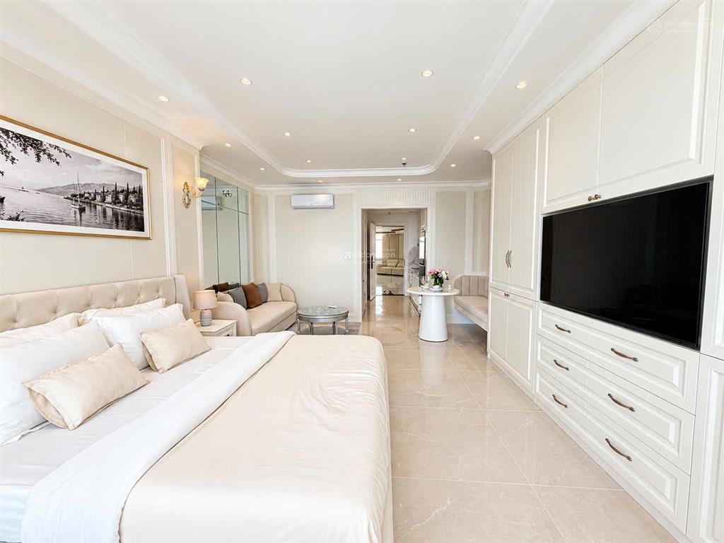 Bán căn hộ thiết kế riêng và hiếm có  view đẹp nhìn ra vịnh biển nha trang