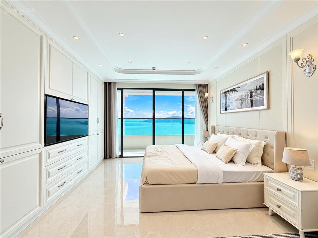 Bán căn hộ thiết kế riêng và hiếm có  view đẹp nhìn ra vịnh biển nha trang