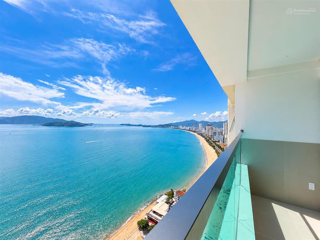 Bán căn hộ thiết kế riêng và hiếm có  view đẹp nhìn ra vịnh biển nha trang