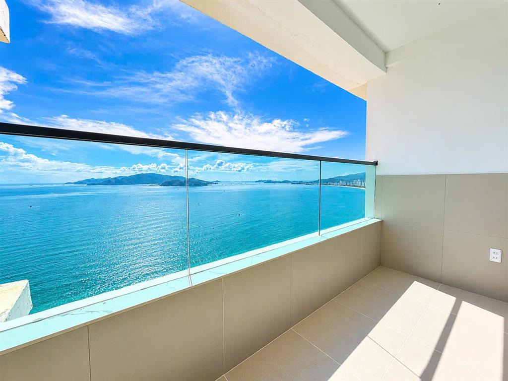 Bán căn hộ thiết kế riêng và hiếm có  view đẹp nhìn ra vịnh biển nha trang