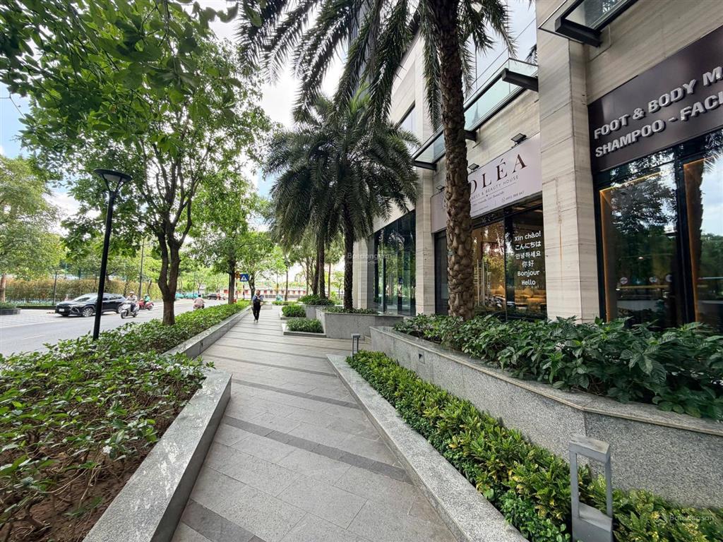 Hot! cho thuê shophouse tại vinhomes ba son q1, 132 triệu, căn góc, view đẹp giá tốt  0936 438 ***