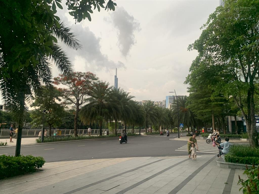 Hot! cho thuê shophouse tại vinhomes ba son q1, 132 triệu, căn góc, view đẹp giá tốt  0936 438 ***