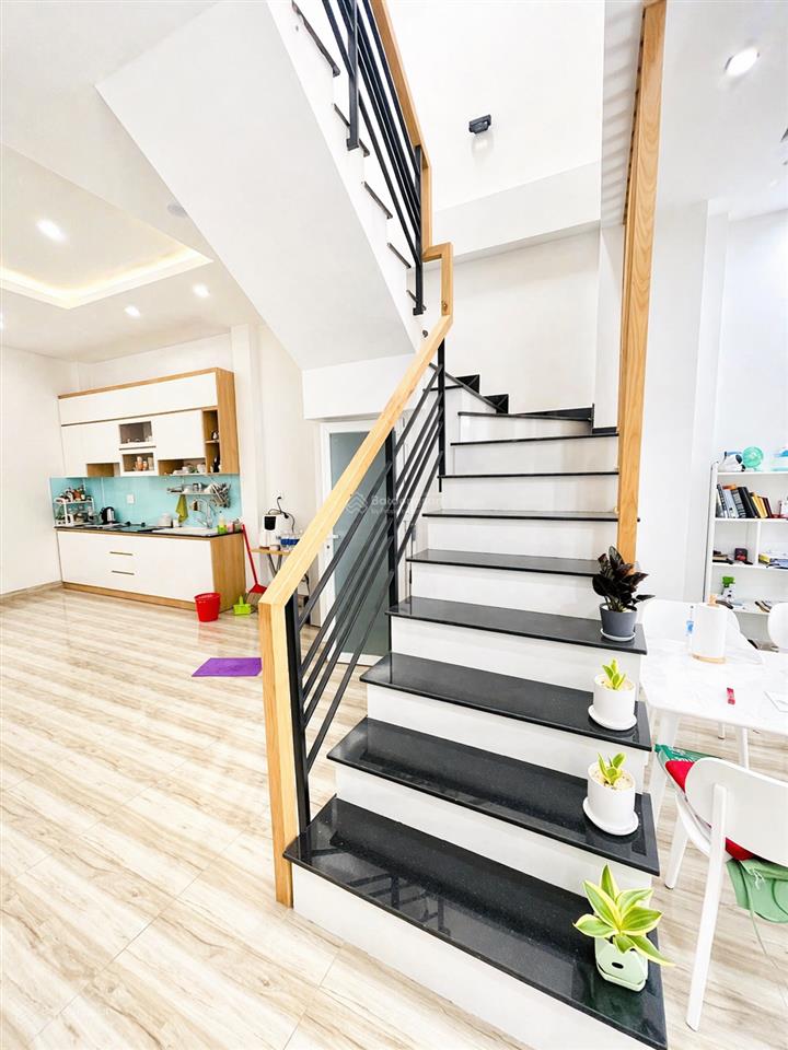 Nhà đẹp gần nguyễn thị định giá 5 tỷ đồng