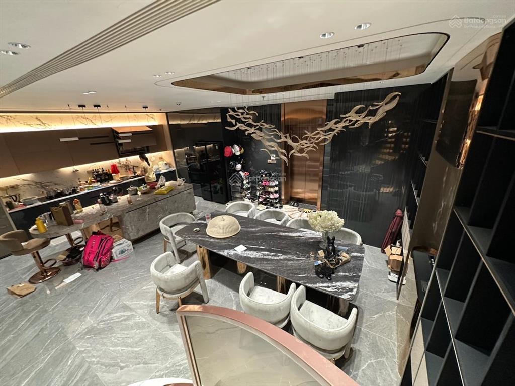 Bán tòa nhà vip vừa kinh doanh, vừa làm văn phòng nguyễn khang, cầu giấy 185m2 9 tầng 90 tỷ.