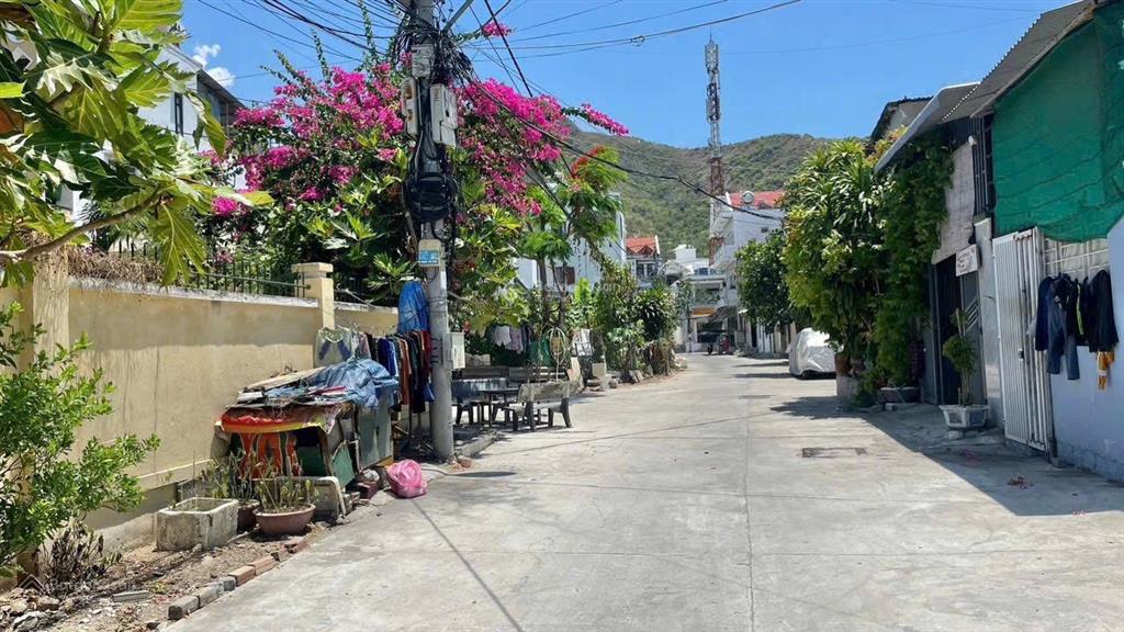 Bán đất (100m2, ngang 6m) mặt đường sử hy nhan  gần biển, gần chợ ba làng chỉ 250m. giá 7.5 tỷ