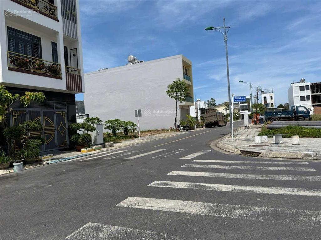 Bán lô đất (100m2, ngang 5 m) khu đô thị nam vĩnh hải, nha trang. cách biển 1.6 km. giá 4 tỷ