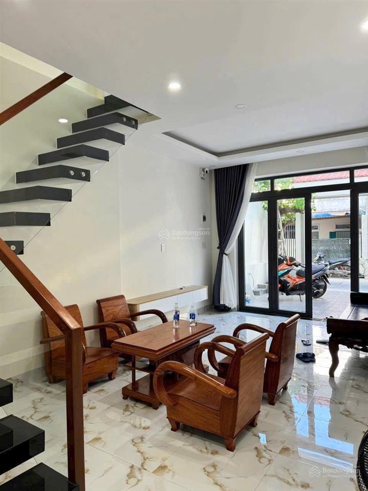 Bán nhà (58m2, ngang 4.2m) mặt đường trần mai ninh  vĩnh hải  cách biển 300m. giá 6.8 tỷ