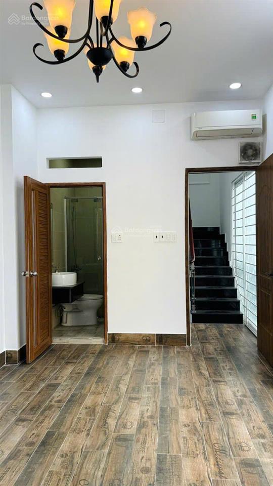 Nhà 3 phòng ngủ 8x5 lê hồng phong, sát mặt tiền