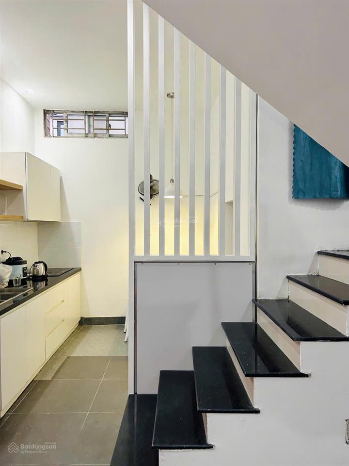 Nhà 4 phòng ngủ 4x10 cách mạng tháng 8. đủ đồ