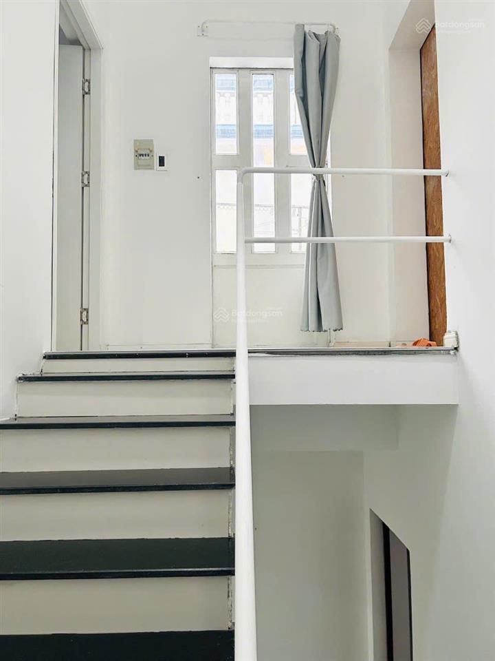 Nhà 4 phòng ngủ 4x10 cách mạng tháng 8. đủ đồ