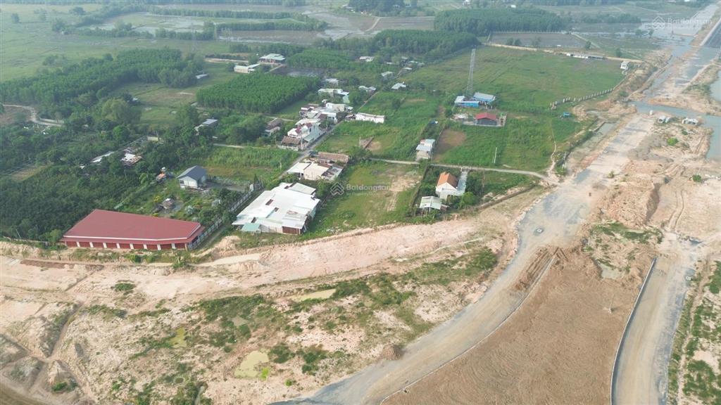 Mặt tiền bùng binh vành đai 3 phú thạnh, 2.600m, vị trí vàng kinh doanh hiếm có